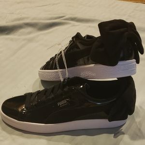Puma* sneakers